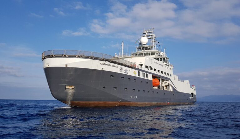 Read more about the article Polar research vessel